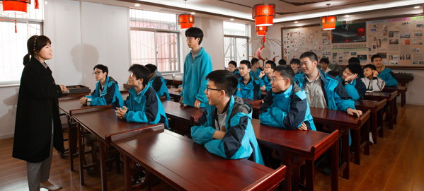 渭城 分类教学，因材施教，采取“一类一方案、一人一目标”的教学方法