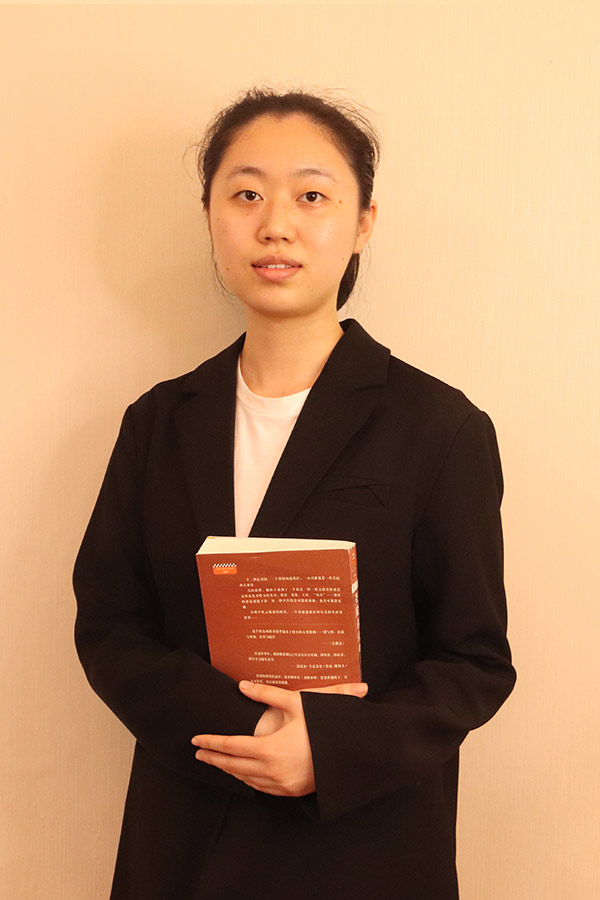 渭城梁艺 本科学历，优秀班主任