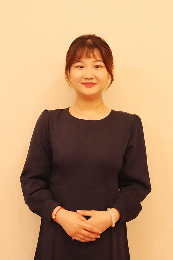 渭城文哲 本科学历，优秀班主任