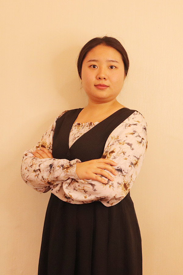 渭城何爱玲 本科学历，优秀班主任